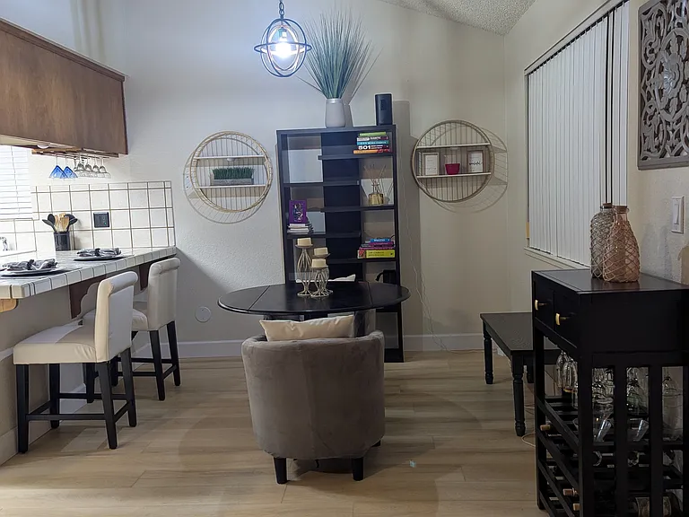 2337 Saint Lawrence Ln — Photo 11
