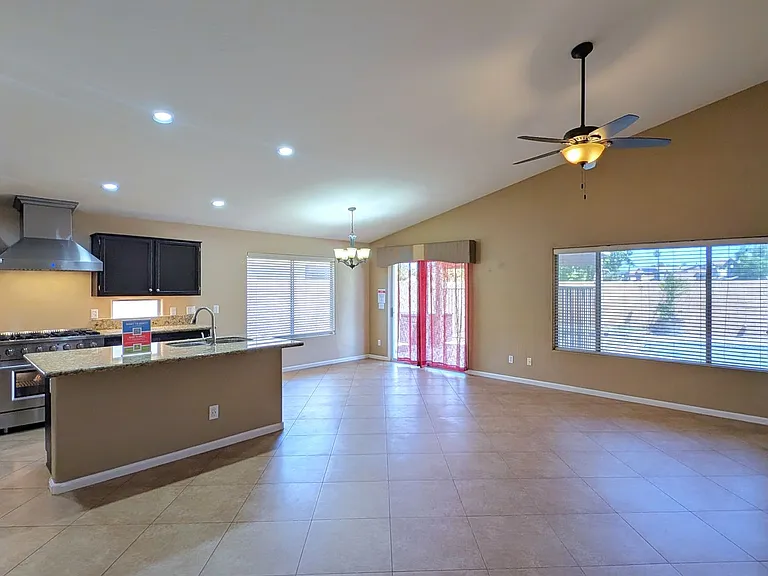929 N Quail Ln — Photo 8