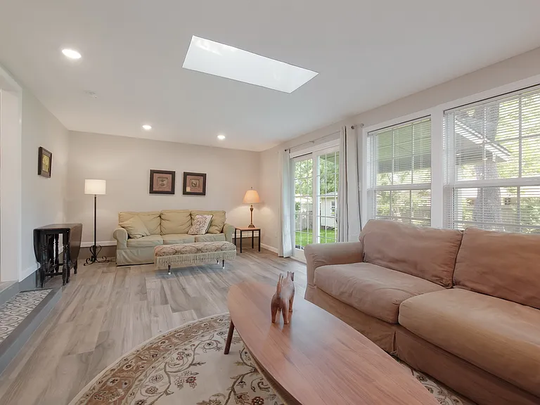 Merkens Dr — Photo 6