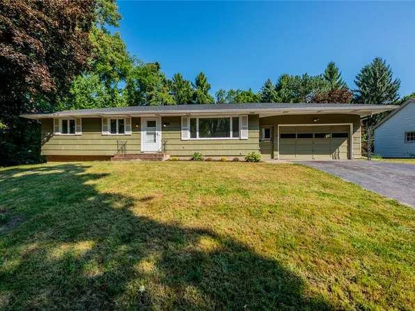 26 Seaford Dr, Rochester, NY 14617