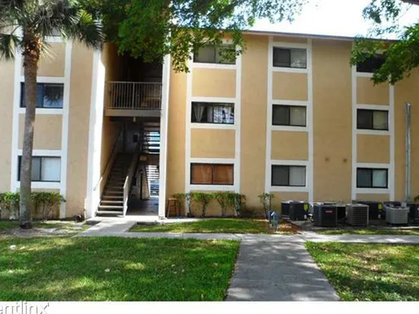 350 Palm Cir W APT 107, Hollywood, FL 33025