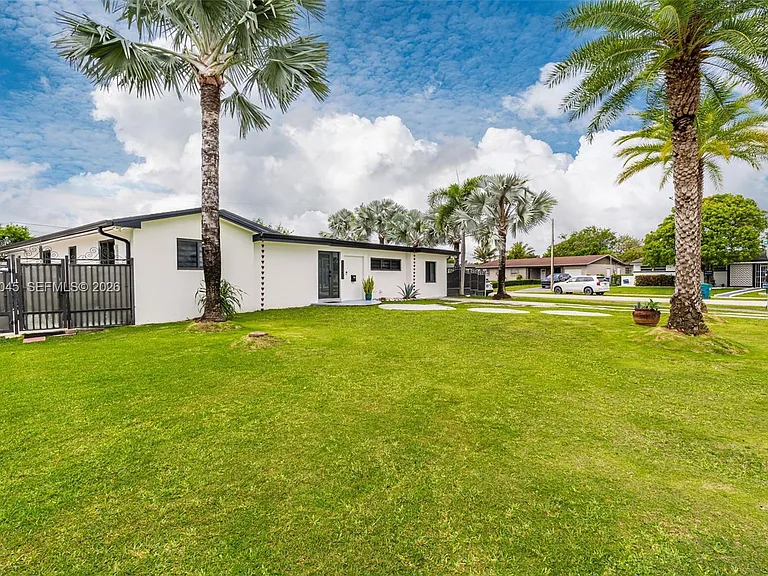 11220 SW 181st Ter — Photo 3