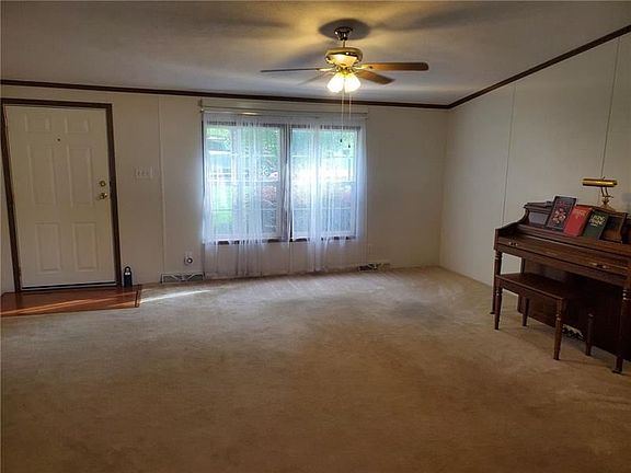 3rd image of 215 Glenford Dr