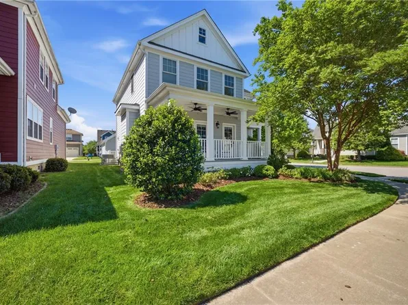 3245 Conservancy Dr, Chesapeake, VA 23323