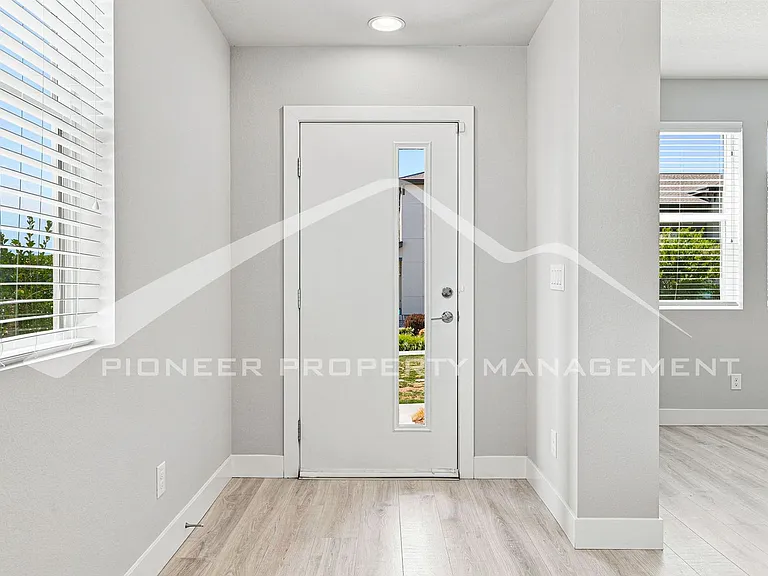 16137 E Elk Pl — Photo 2