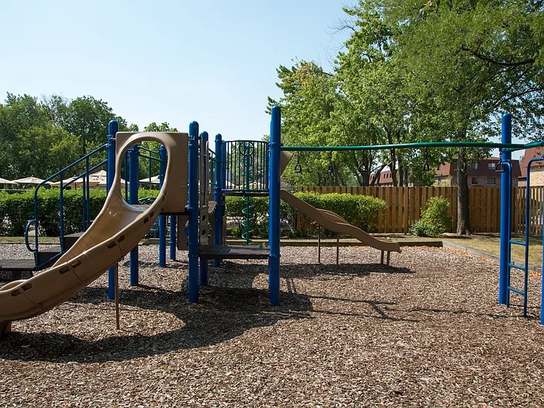 Glen Oaks Commons — Photo 17