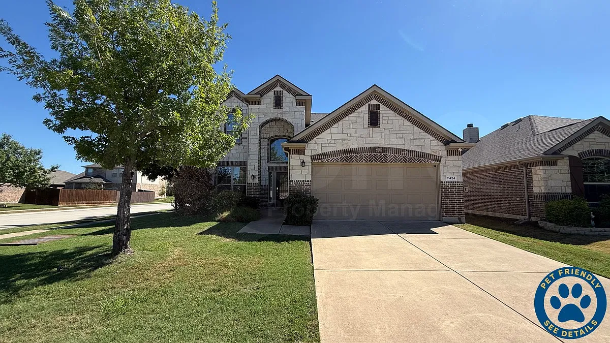 4 bed, 3.0 bath, 2704 sqft, $3,000 — Photo 1