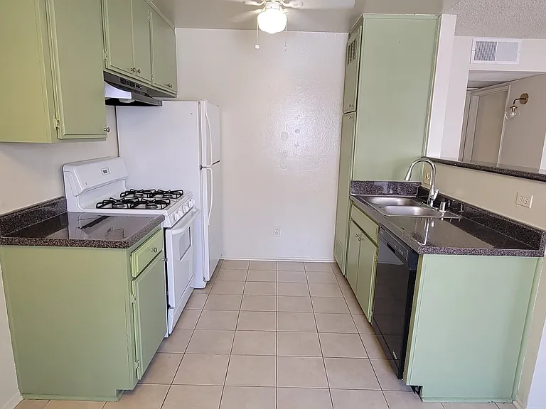 1002 N Sanborn Ave #205 — Photo 5