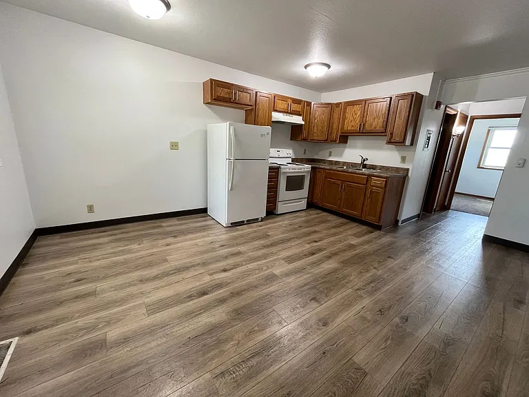 2332 S Duluth Ave — Photo 4