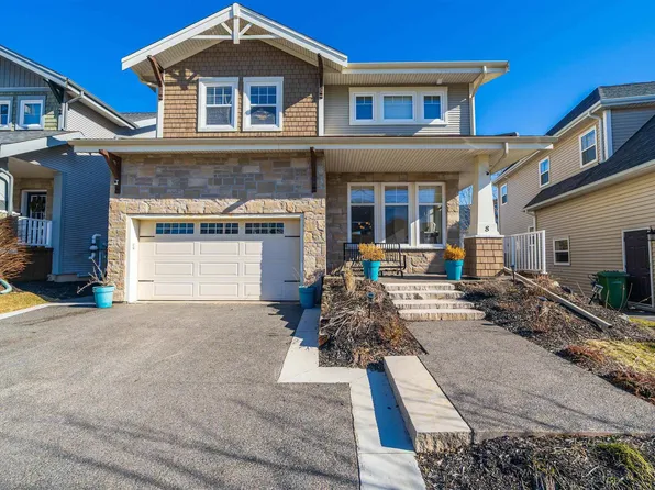 8 Hollyhock Way W, Halifax, NS B4B 0H6