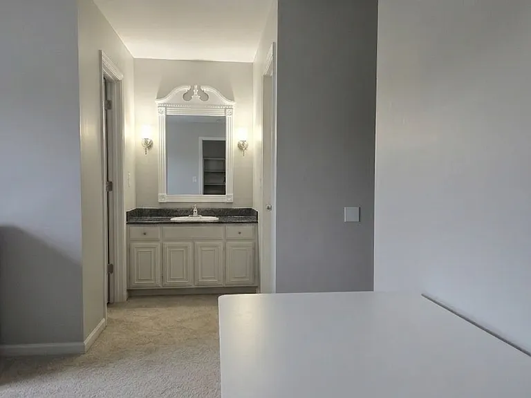 5S735 Park Meadow Dr — Photo 8