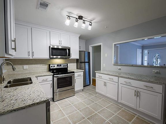 5th image of 5532 Darlow Ave