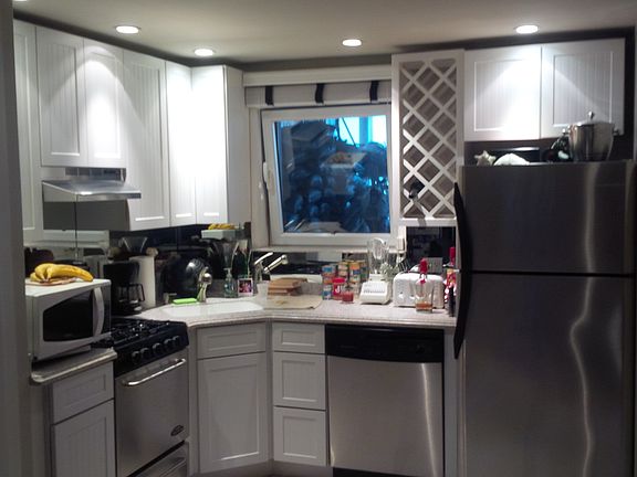 2nd image of 122 Bay 40 St