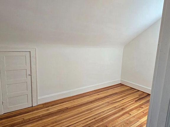 3rd image of 131 Shirley St