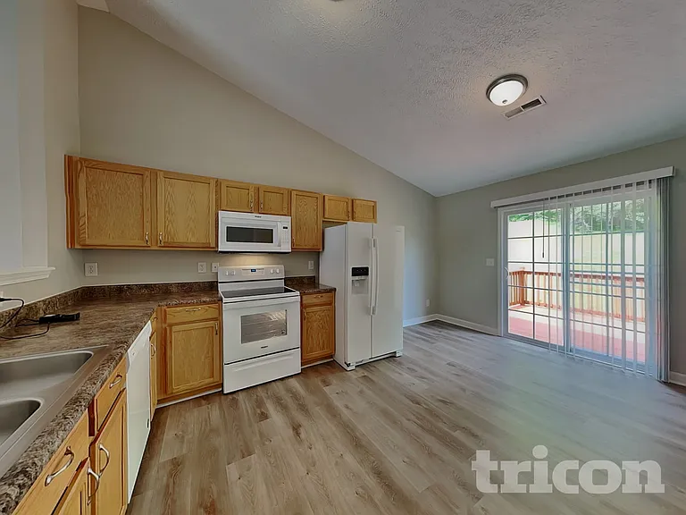 649 Belgium Dr — Photo 4