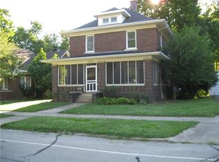 903 6th St, Charleston, IL 61920