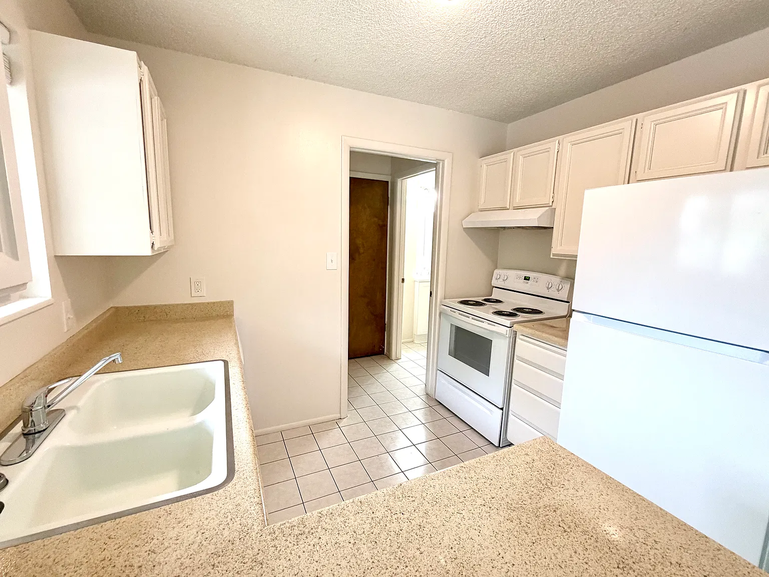 2 bed, 1.5 bath, 1200 sqft, $1,550 — Photo 2