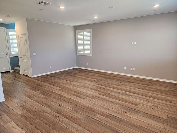 3rd image of 36338 Flint Dr