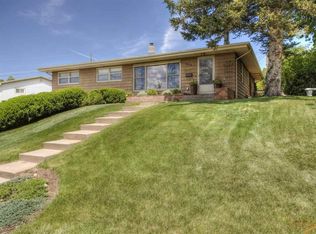 2614 Arrowhead Dr, Rapid City, SD 57702