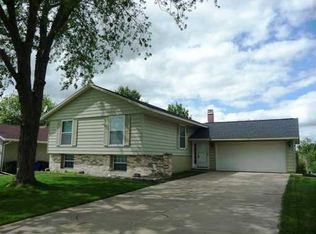 226 Sand Ln NW, Cedar Rapids, IA 52405