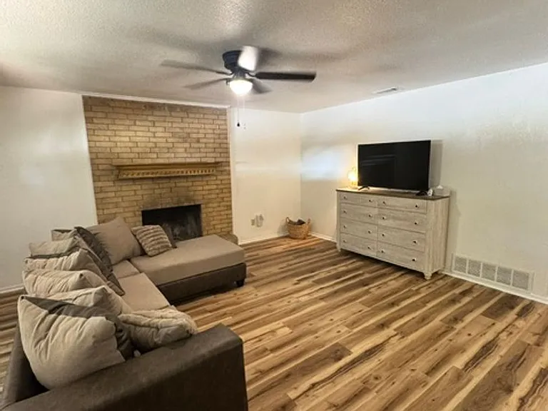 937 Minter Ln — Photo 1