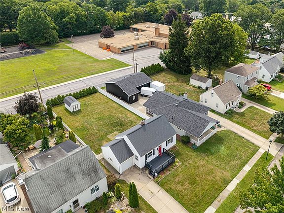 4th image of 147 Overlook Ave