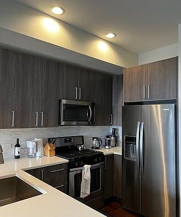 4th image of 5139 N Broadway St #408