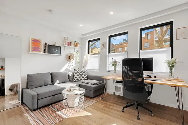 Rented by MNS | media 10