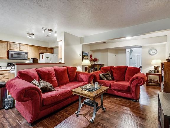 4th image of 267 Commons Dr