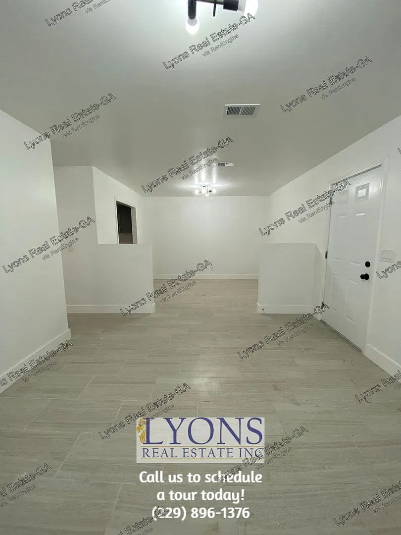 1028 S Gordon Ave — Photo 3