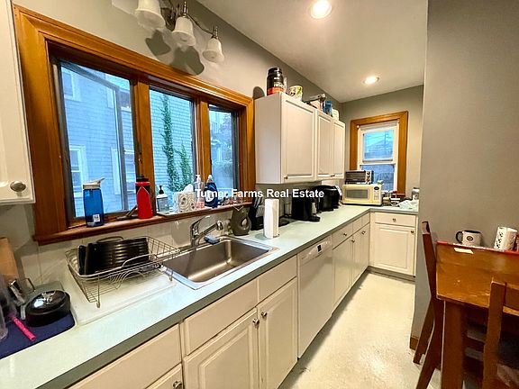 3rd image of 36 Sunset Rd #1Z