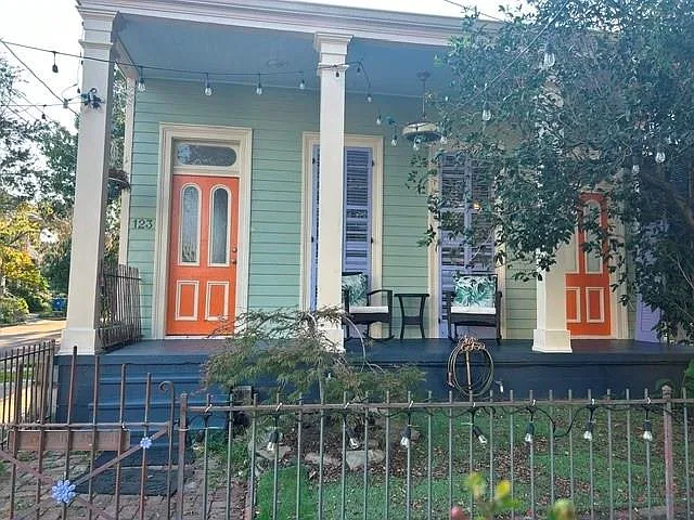 121 Olivier St
