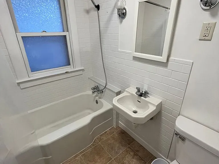 1029 Spafford Ave — Photo 9