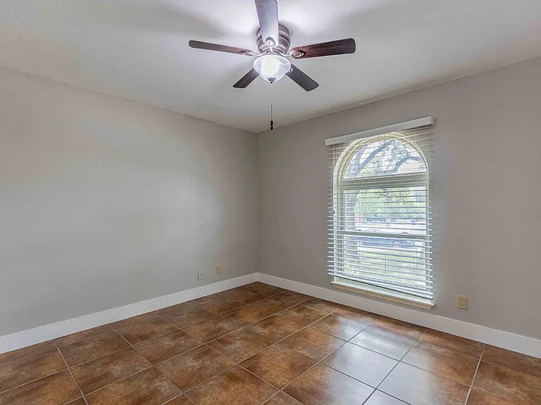 2331 Bluffridge St — Photo 25