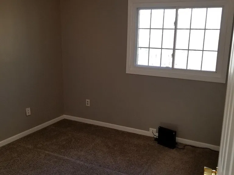 1043 Eastview Cir — Photo 9