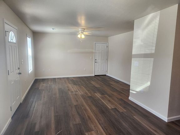 4th image of 1207 Primrose Ln #A