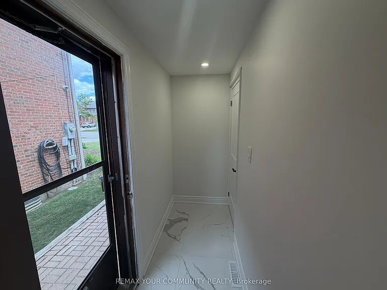 414 Wycliffe Ave — Photo 4