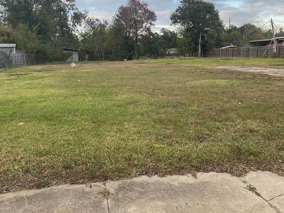 2nd image of 1017 Mill St
