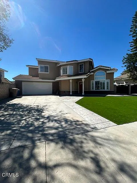 3 bed, 5.5 bath, 2071 sqft, $3,999 — Photo 1
