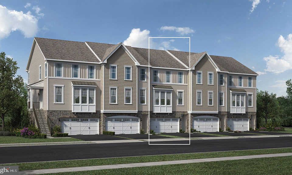 1st image of 8 Lila Ln