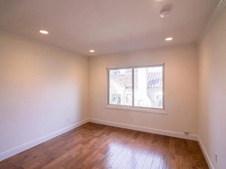 900 Oak Ln — Photo 10