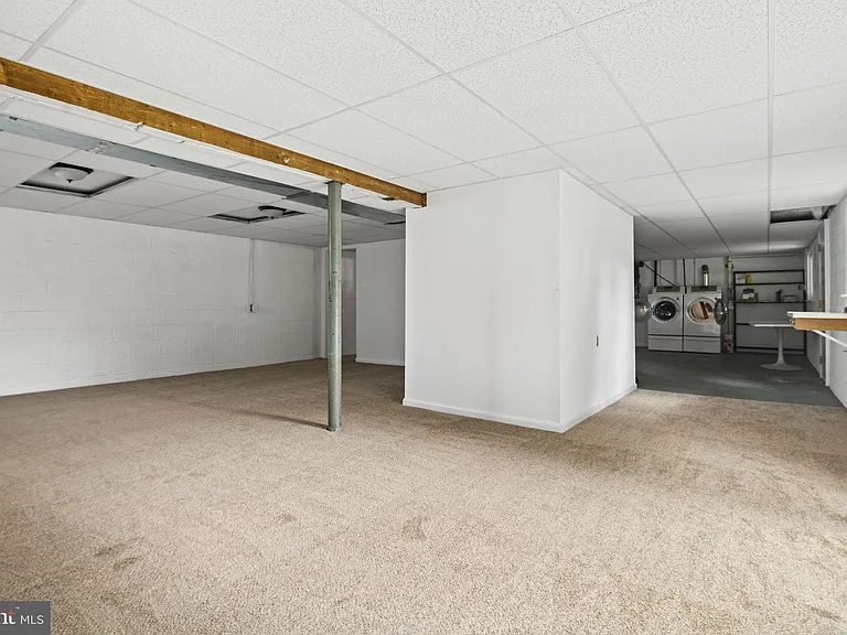 190 Maple Ave — Photo 22