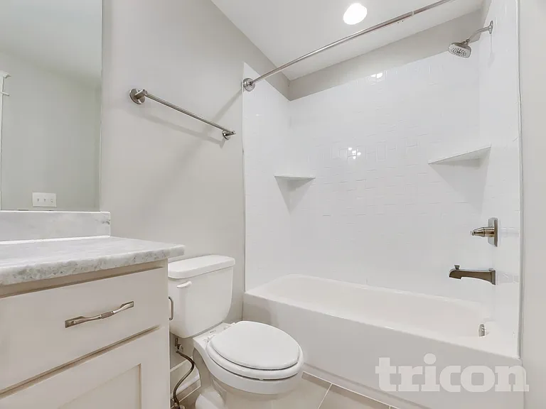 1244 Hillwood Private Cv — Photo 15