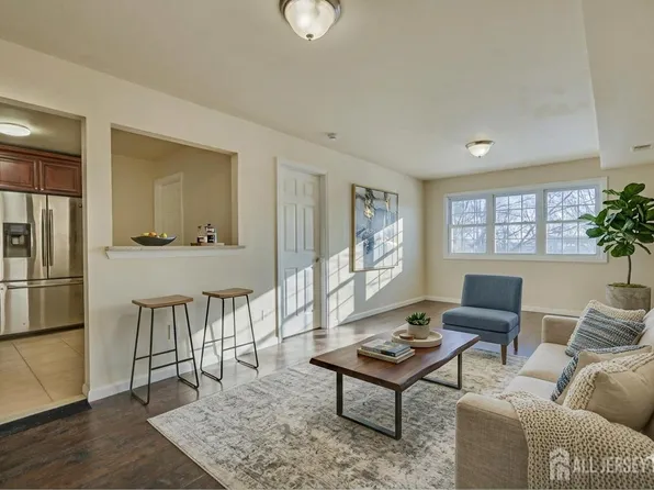 342 College Dr, Edison, NJ 08817