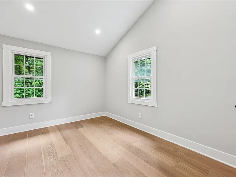 218 Biddulph Rd — Photo 47