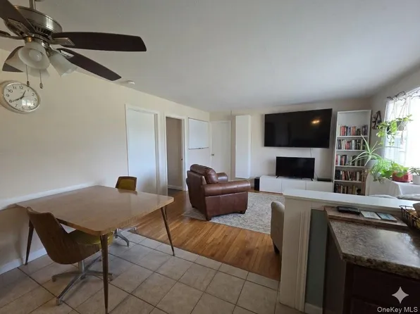 635 South St #4, Highland, NY 12528