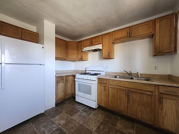 3rd image of 1221 E Abriendo Ave #A