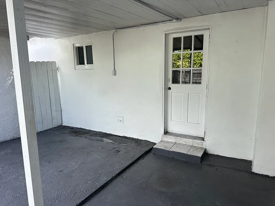 3221 NW 16th St