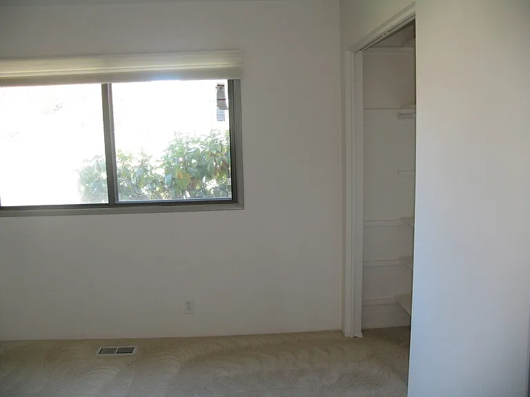 1154 NE Birchaire Ln — Photo 5