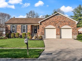 304 Hemingway Rd, Saint Matthews, KY 40207